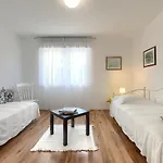 Apartmán Laura By Interhome Pula