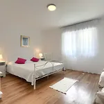 Laura By Interhome Apartmán Pula