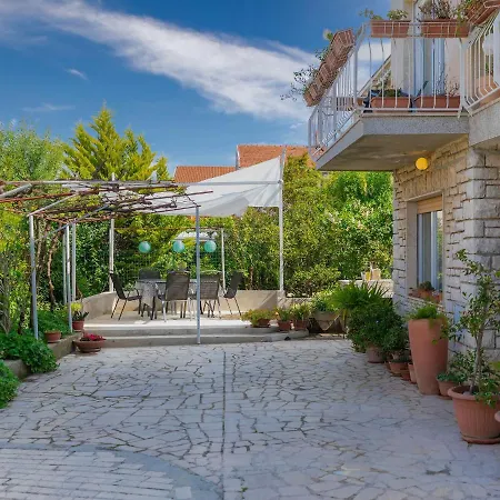 Laura By Interhome *