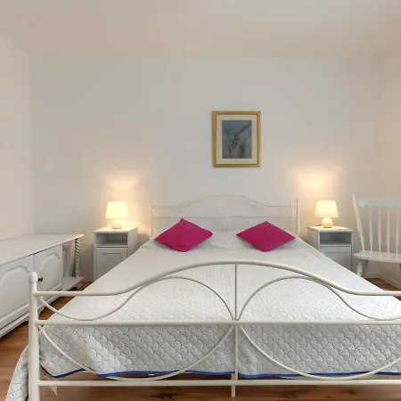 Laura By Interhome Pula