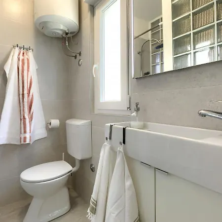 Laura By Interhome Apartment Pula