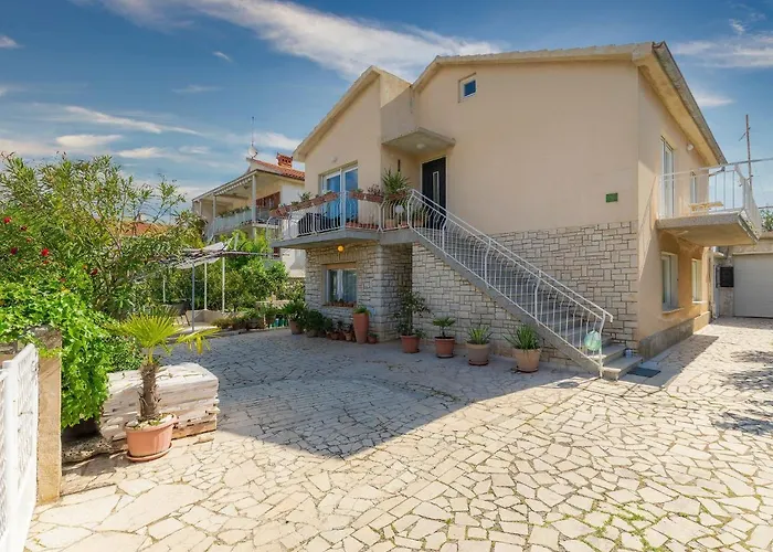 Laura By Interhome Pula