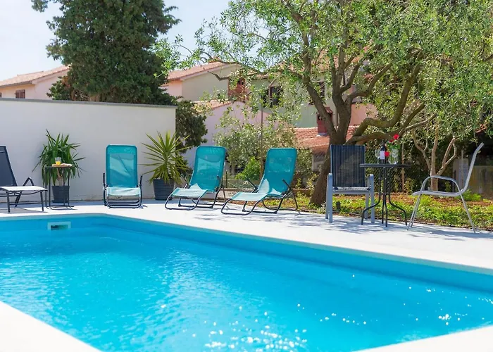 Laura By Interhome Apartmán *