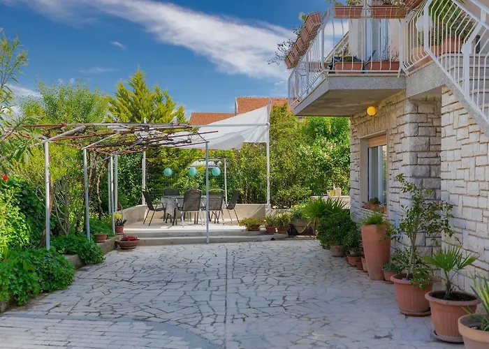 Laura By Interhome *