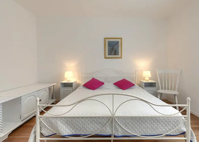 Laura By Interhome Pula