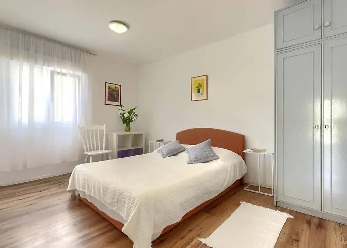 Laura By Interhome * Pula