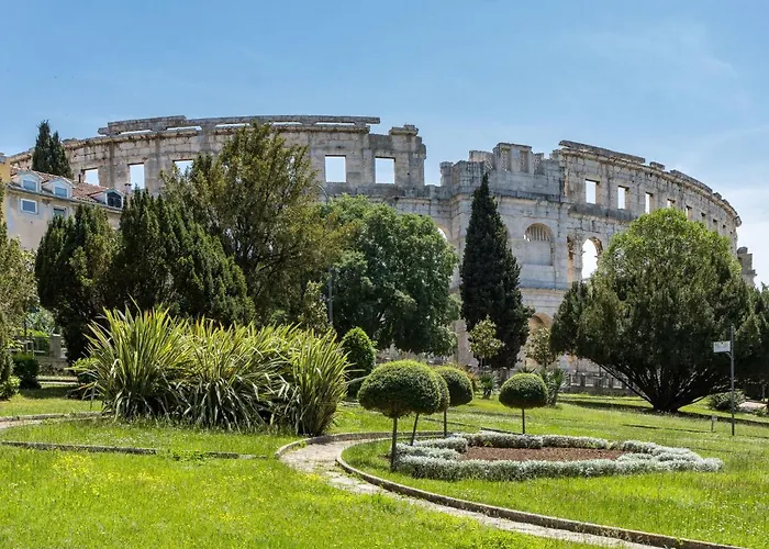 Laura By Interhome *