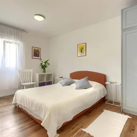 Laura By Interhome * Pula