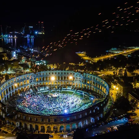 Laura By Interhome * Pula