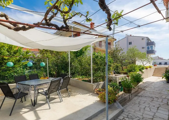 Laura By Interhome Lejlighed